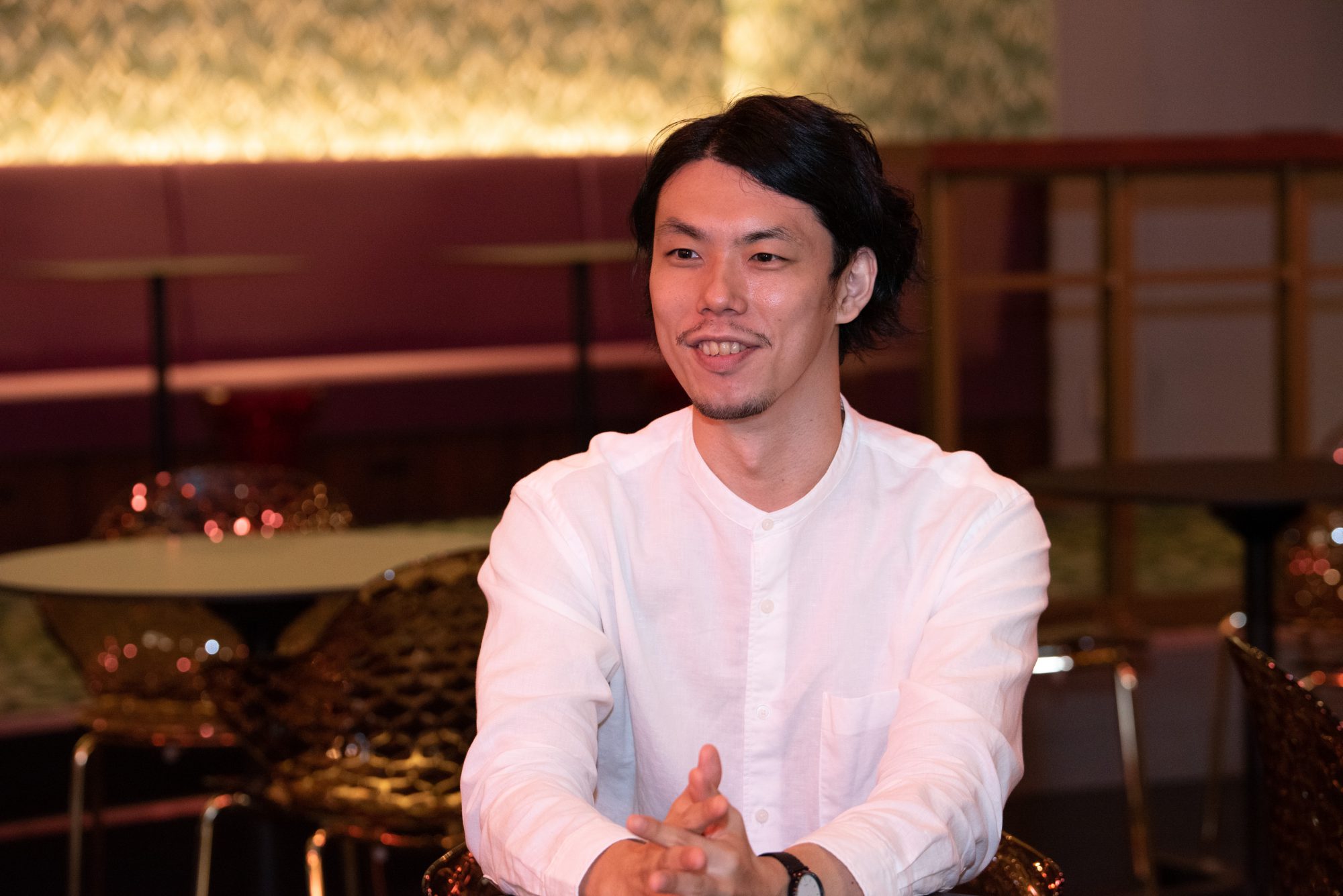 人, テーブル, 屋内, 食品 が含まれている画像
自動的に生成された説明