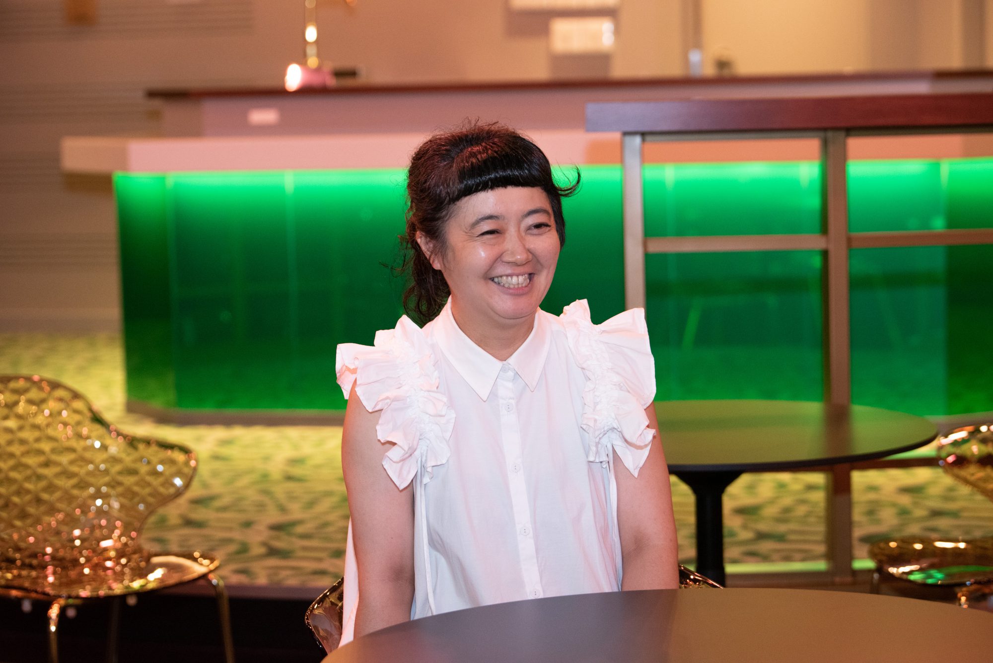 人, 屋内, テーブル, 男 が含まれている画像
自動的に生成された説明